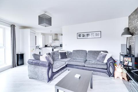 2 bedroom flat for sale, Belhouse Avenue, Aveley RM15