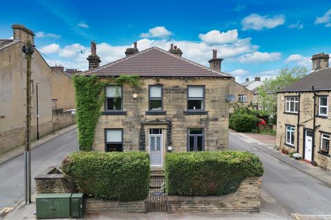 3 bedroom end of terrace house for sale, New Street, Farsley, Pudsey, West Yorkshire, LS28