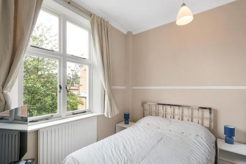1 bedroom flat for sale, Altenburg Gardens, London