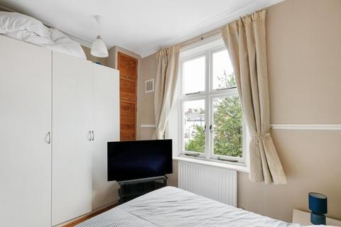 1 bedroom flat for sale, Altenburg Gardens, London