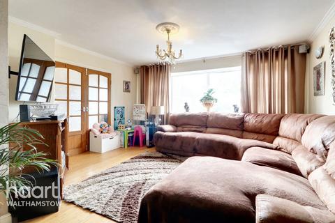 5 bedroom semi-detached house for sale, Eatons Mead, Chingford