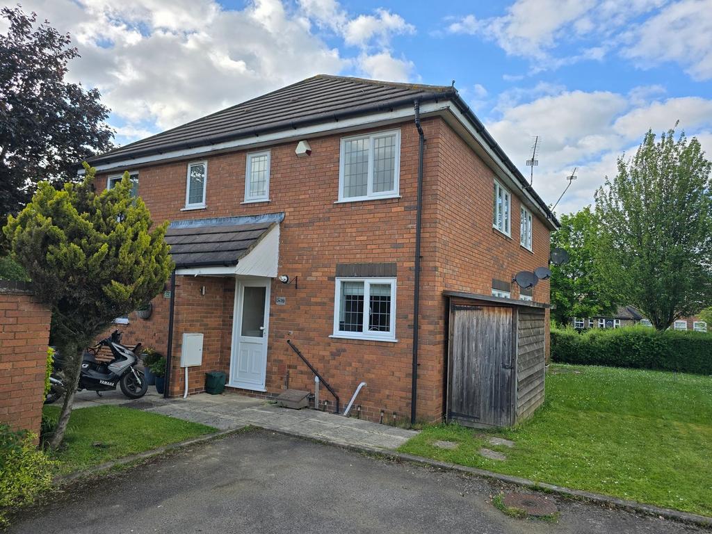 Stirling Way, Welwyn Garden City, AL7 2 bed terraced house £1,200 pcm (£277 pw)