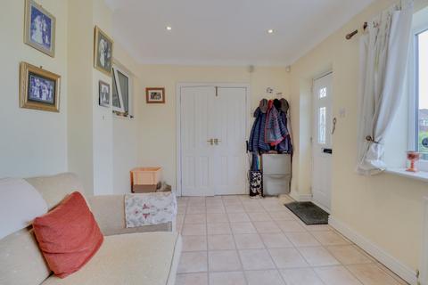 2 bedroom bungalow for sale, Moseley Wood Close, Cookridge, Leeds, West Yorkshire, LS16