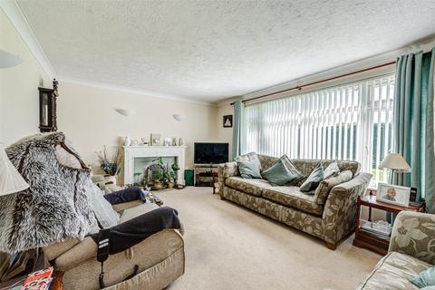 2 bedroom flat for sale, Chatsmore Crescent, Goring-by-Sea, Worthing, BN12