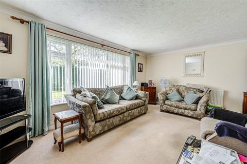 2 bedroom flat for sale, Chatsmore Crescent, Goring-by-Sea, Worthing, BN12