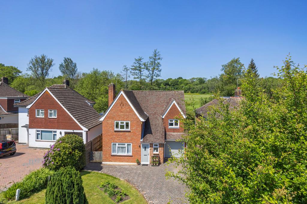 Penland Road, Haywards Heath, RH16 3 bed detached house for sale £680,000