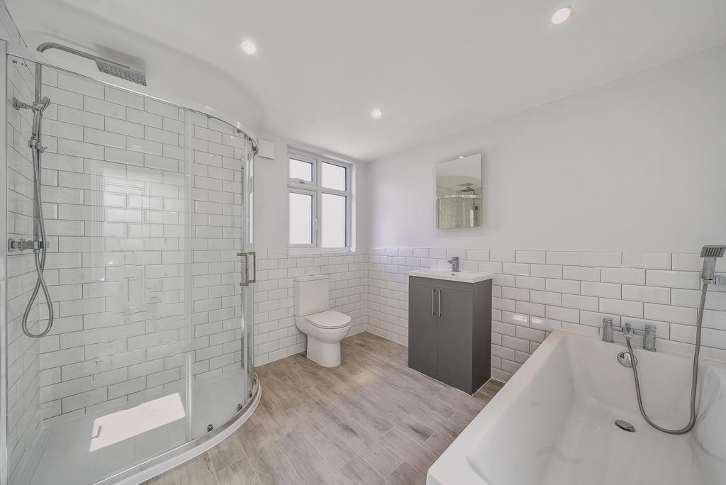 Foxgrove Avenue Beckenham BR3 1 bed flat £1,500 pcm (£346 pw)