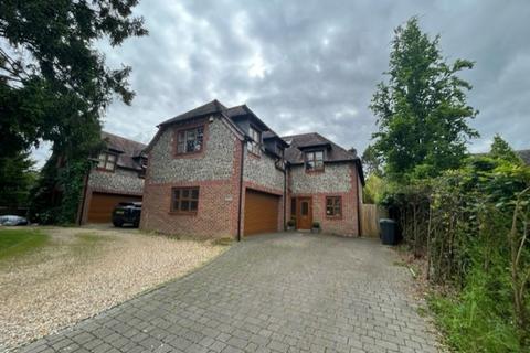 5 bedroom detached house to rent, South Drive, Littleton