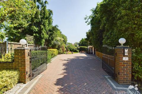 7 Burges Close, Hornchurch, RM11 3PP