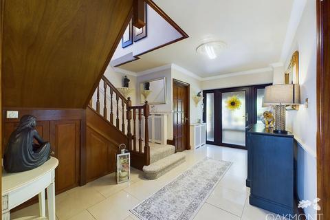 7 Burges Close, Hornchurch, RM11 3PP