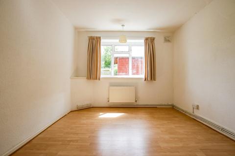2 bedroom ground floor maisonette to rent, Bond Gardens, Wallington, SM6