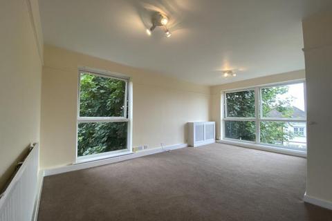 2 bedroom flat to rent, Vine Court, KT12