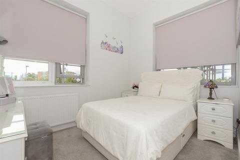 2 bedroom ground floor flat for sale, Priory Road, Dartford, Kent