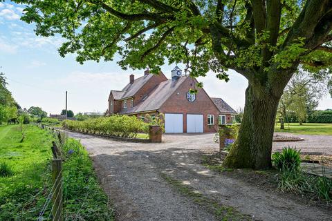 5 bedroom detached house for sale, Clows Top, Kidderminster DY14