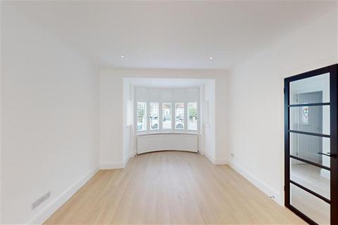 4 bedroom semi-detached house to rent, Highwood Gardens, Ilford, IG5