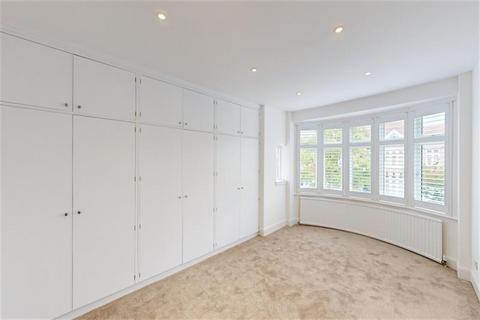 4 bedroom semi-detached house to rent, Highwood Gardens, Ilford, IG5