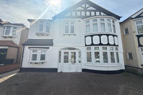 4 bedroom semi-detached house to rent, Highwood Gardens, Ilford, IG5