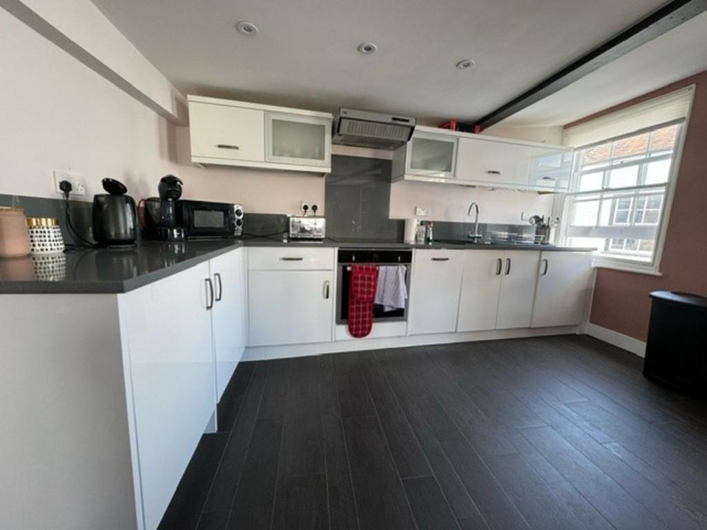 Buttermarket House, Canterbury CT1 2 bed apartment - £1,500 pcm (£346 pw)