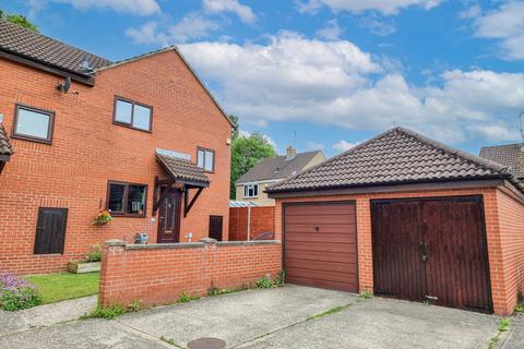 2 bedroom end of terrace house for sale, Dovehouse Road, Haverhill