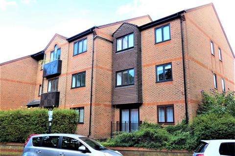 1 bedroom flat for sale, Chatsworth Court, close to City Station