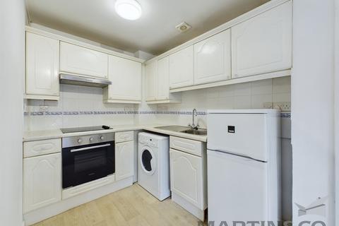 1 bedroom flat for sale, Chatsworth Court, close to City Station