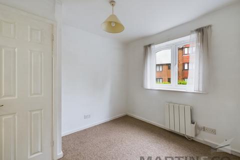 1 bedroom flat for sale, Chatsworth Court, close to City Station