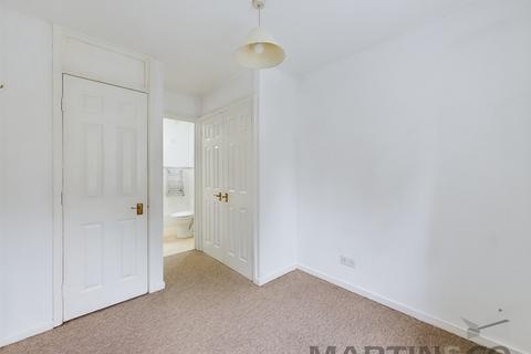 1 bedroom flat for sale, Chatsworth Court, close to City Station