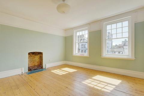 3 bedroom apartment for sale, Cobham Road, Westcliff-on-Sea, SS0