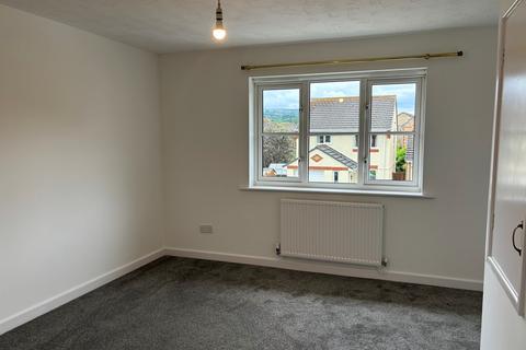 2 bedroom terraced house to rent, Badgers Way, Bovey Tracey