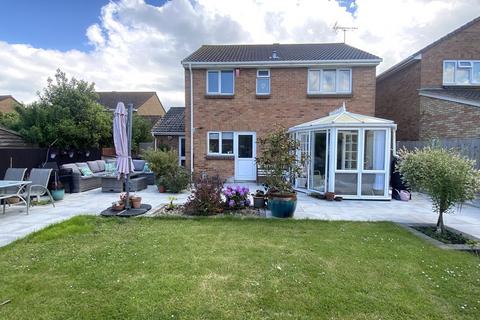 4 bedroom detached house for sale, Crundale Way, Cliftonville