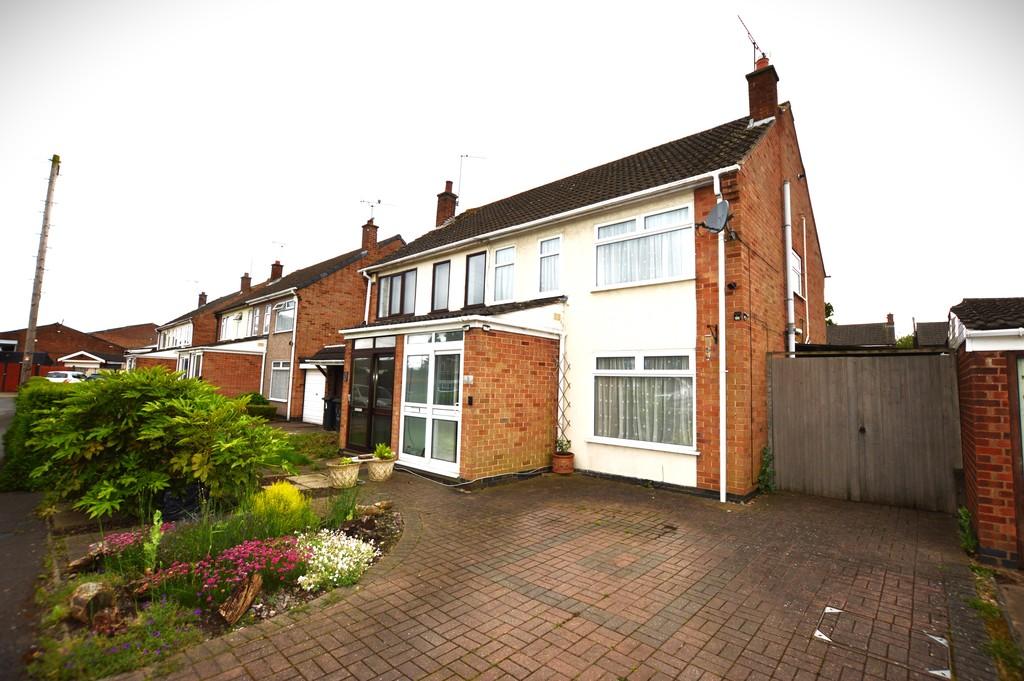 Treviscoe Close, Exhall 3 bed semidetached house for sale £240,000