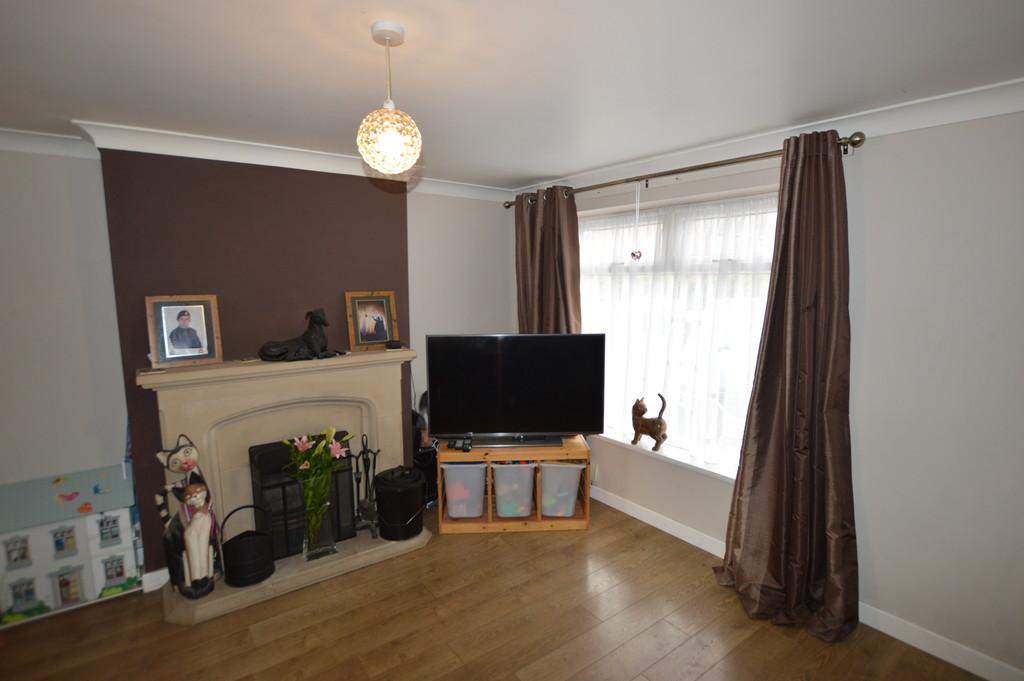 Treviscoe Close, Exhall 3 bed semidetached house for sale £240,000