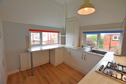 3 bedroom apartment for sale, Holbeck Hill, Scarborough YO11