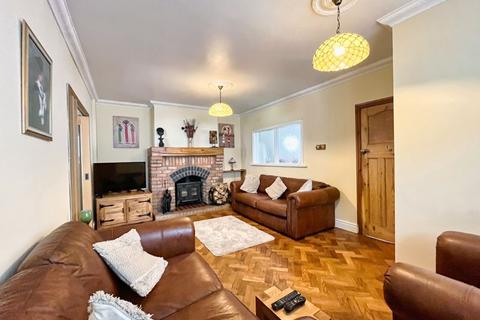 17 Beechwood Avenue, Neath, SA11 3TE