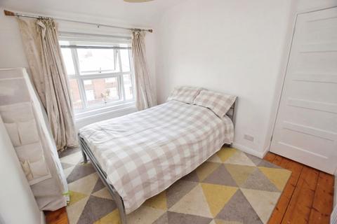 29 Attwyll Avenue, Exeter, EX2 5HW