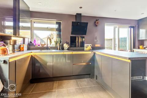 37 Walnut Tree Way, Tiptree, Colchester, CO5 0NL