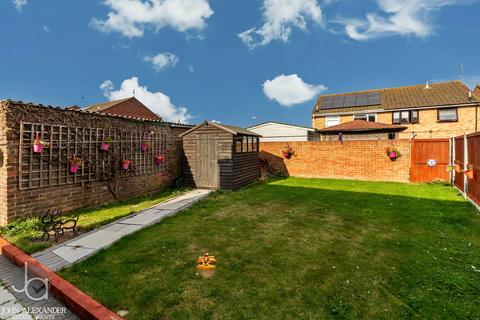 37 Walnut Tree Way, Tiptree, Colchester, CO5 0NL
