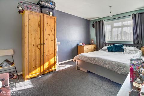 37 Walnut Tree Way, Tiptree, Colchester, CO5 0NL