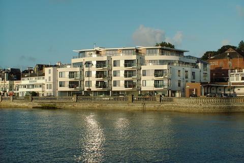 1 bedroom apartment to rent, The Parade, Cowes