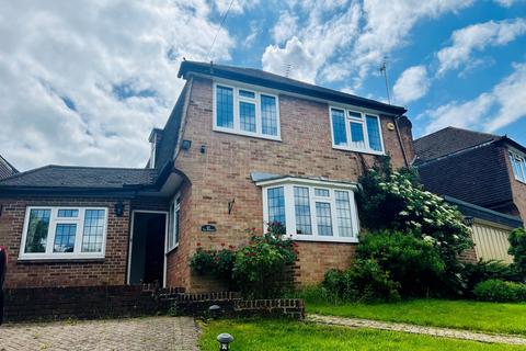 4 bedroom detached house to rent, The Ruffetts, South Croydon