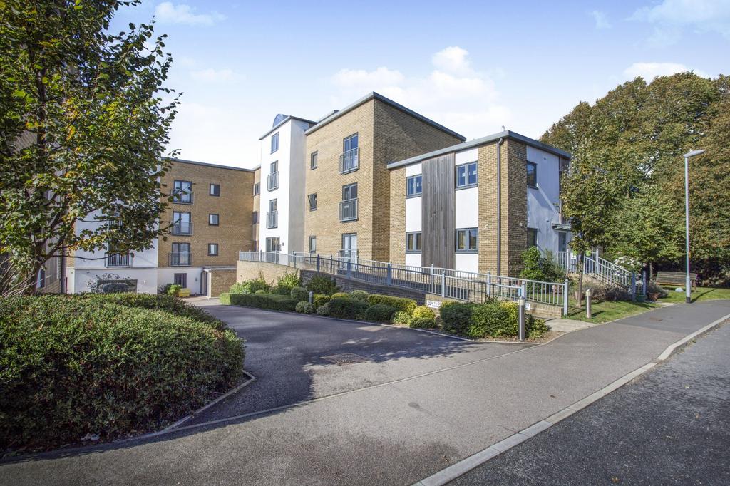 Tower Road, Felixstowe 2 bed apartment to rent £900 pcm (£208 pw)