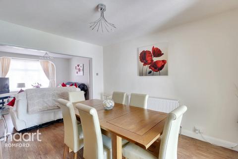 3 bedroom end of terrace house for sale, Brooklands Road, Romford