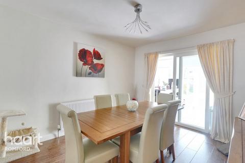 3 bedroom end of terrace house for sale, Brooklands Road, Romford, RM7 7EB