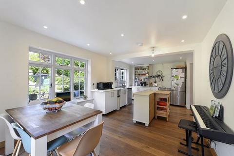 4 bedroom end of terrace house for sale, Church Close, Brenchley TN12