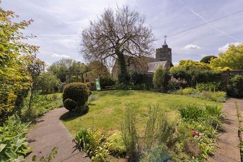 4 bedroom end of terrace house for sale, Church Close, Brenchley TN12