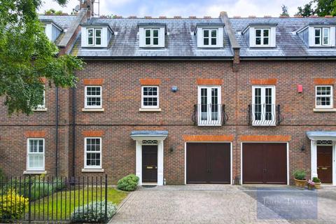 3 bedroom terraced house for sale, Regents Drive, Woodford Green IG8