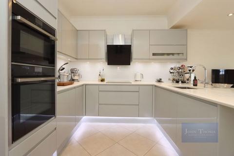 2 Regents Drive, Woodford Green, IG8 8RZ