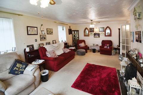 4 bedroom chalet for sale, St Giles Grove, Elm, Wisbech, Cambridgeshire, PE14 0BJ
