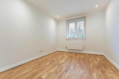2 bedroom flat to rent, Lime Tree Court, Haling Park Road, South Croydon, Surrey, CR2 6NE