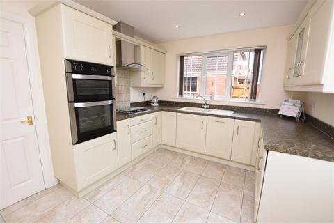 4 bedroom detached house for sale, Greenlands Avenue, New Waltham DN36